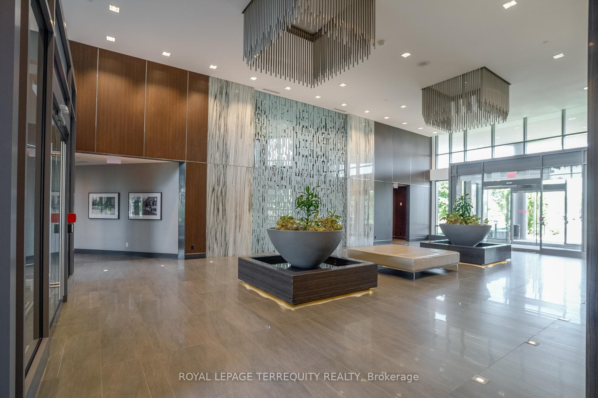 215 Sherway Gardens Road Unit 2810 photo 3