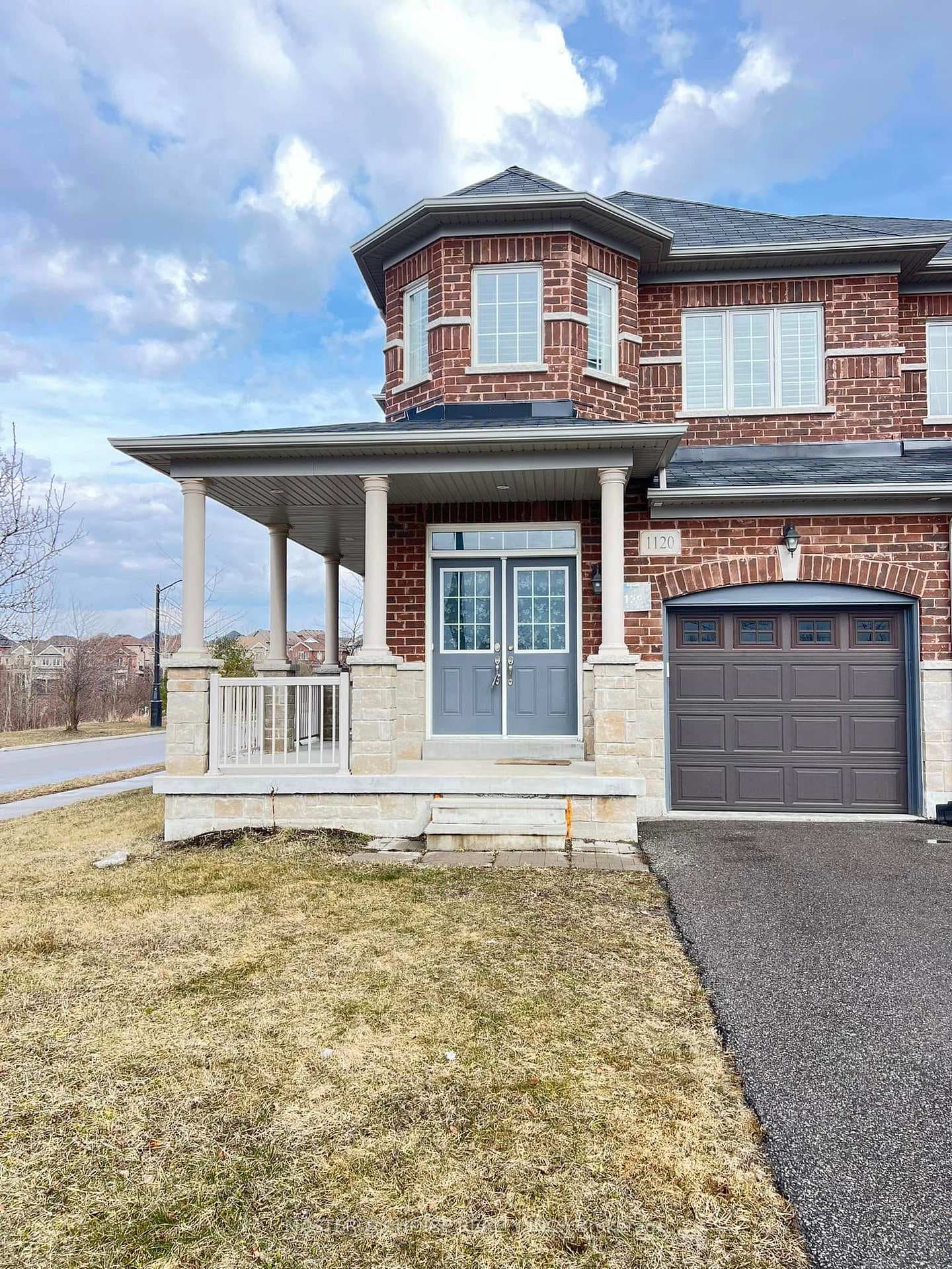 1120 Stuffles Crescent photo 1