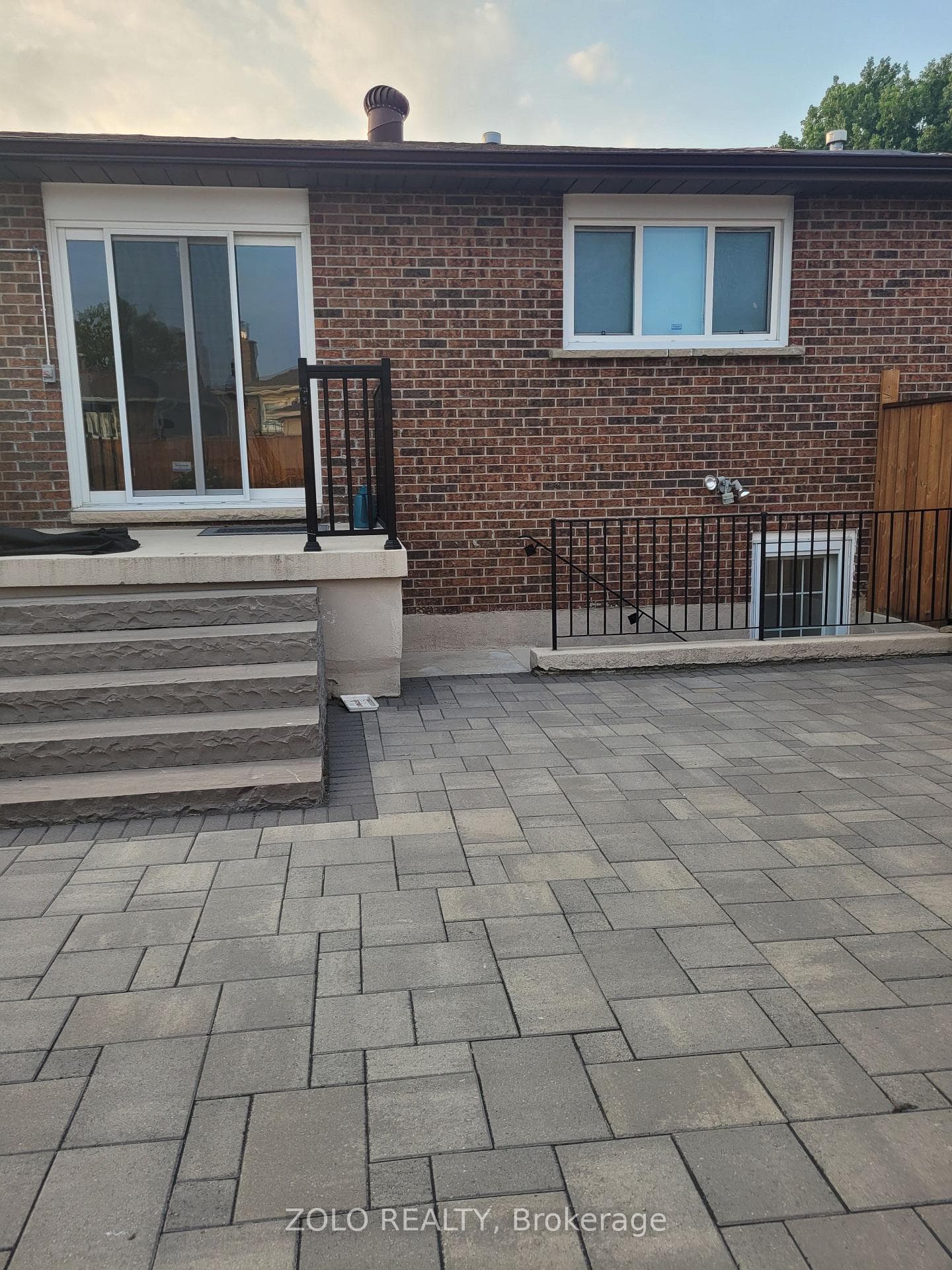 49 Avon Crescent photo 9