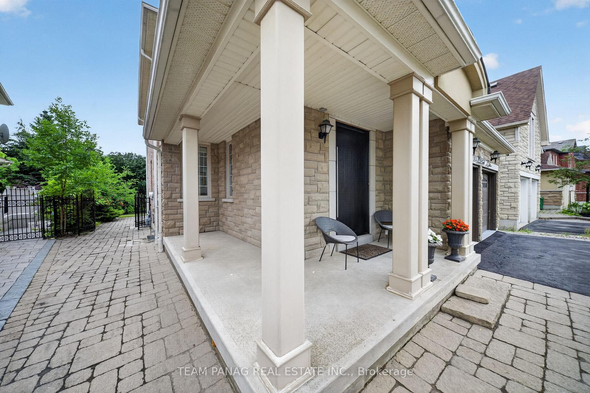 11 Belleville Drive photo 4