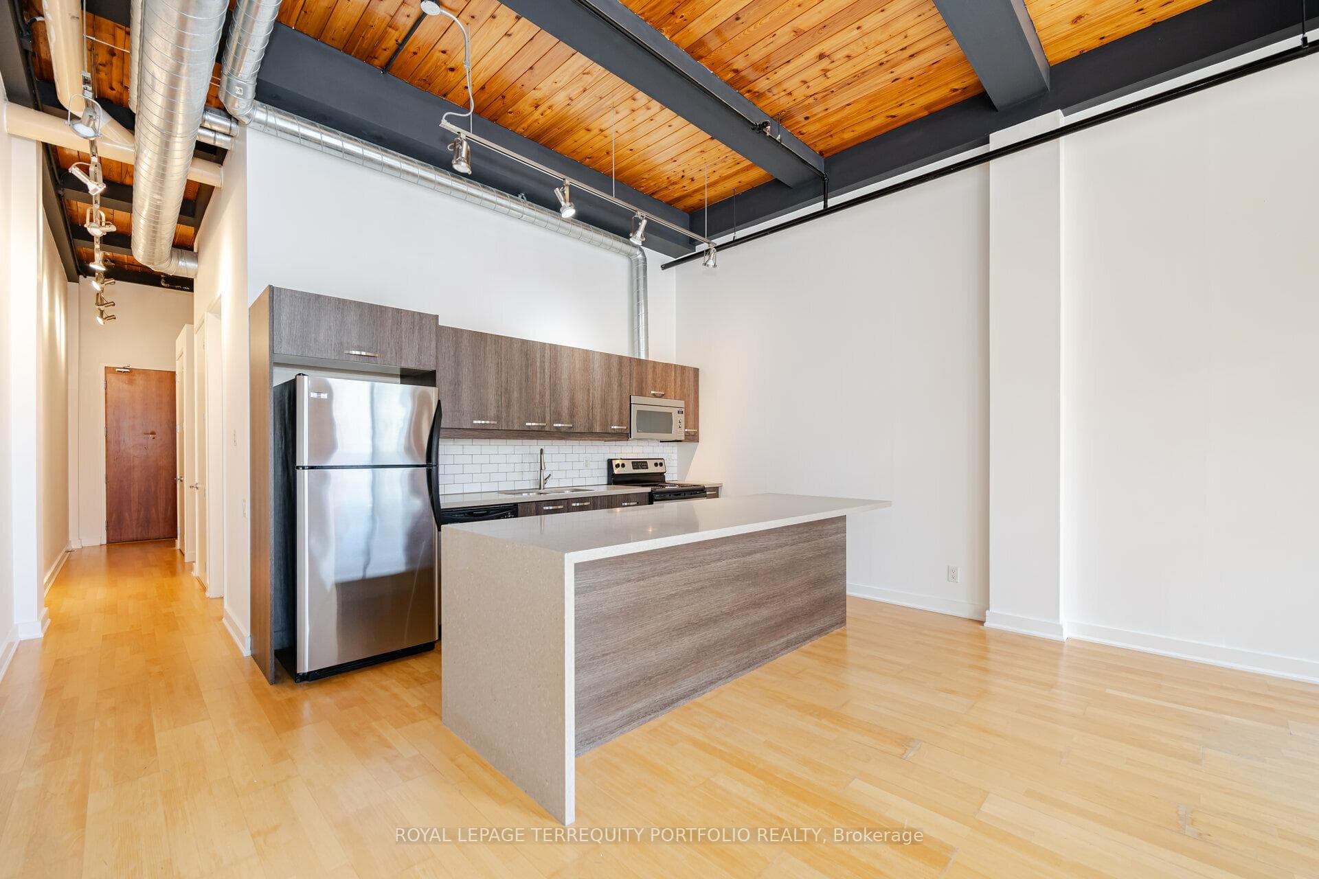 43 Hanna Avenue Unit 334 photo 8