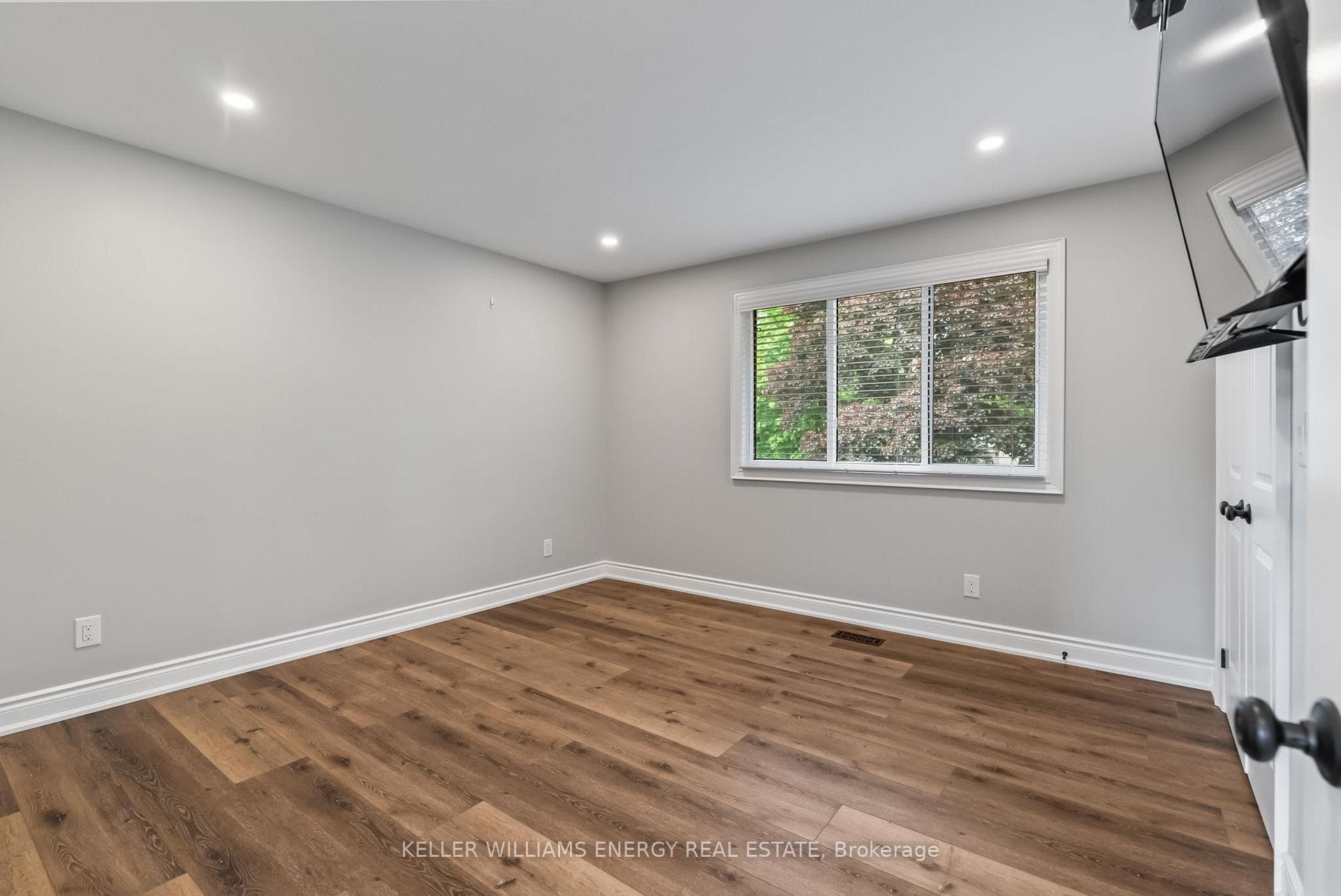 429 Arnhem Drive photo 20