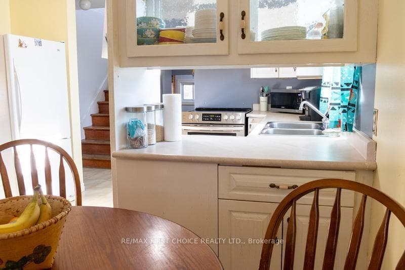 211 Third Avenue photo 9