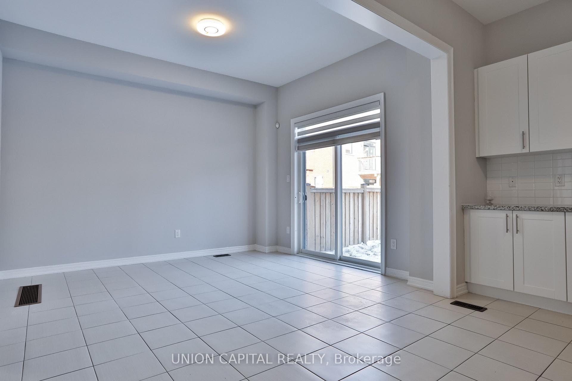 30 Leary Crescent photo 14