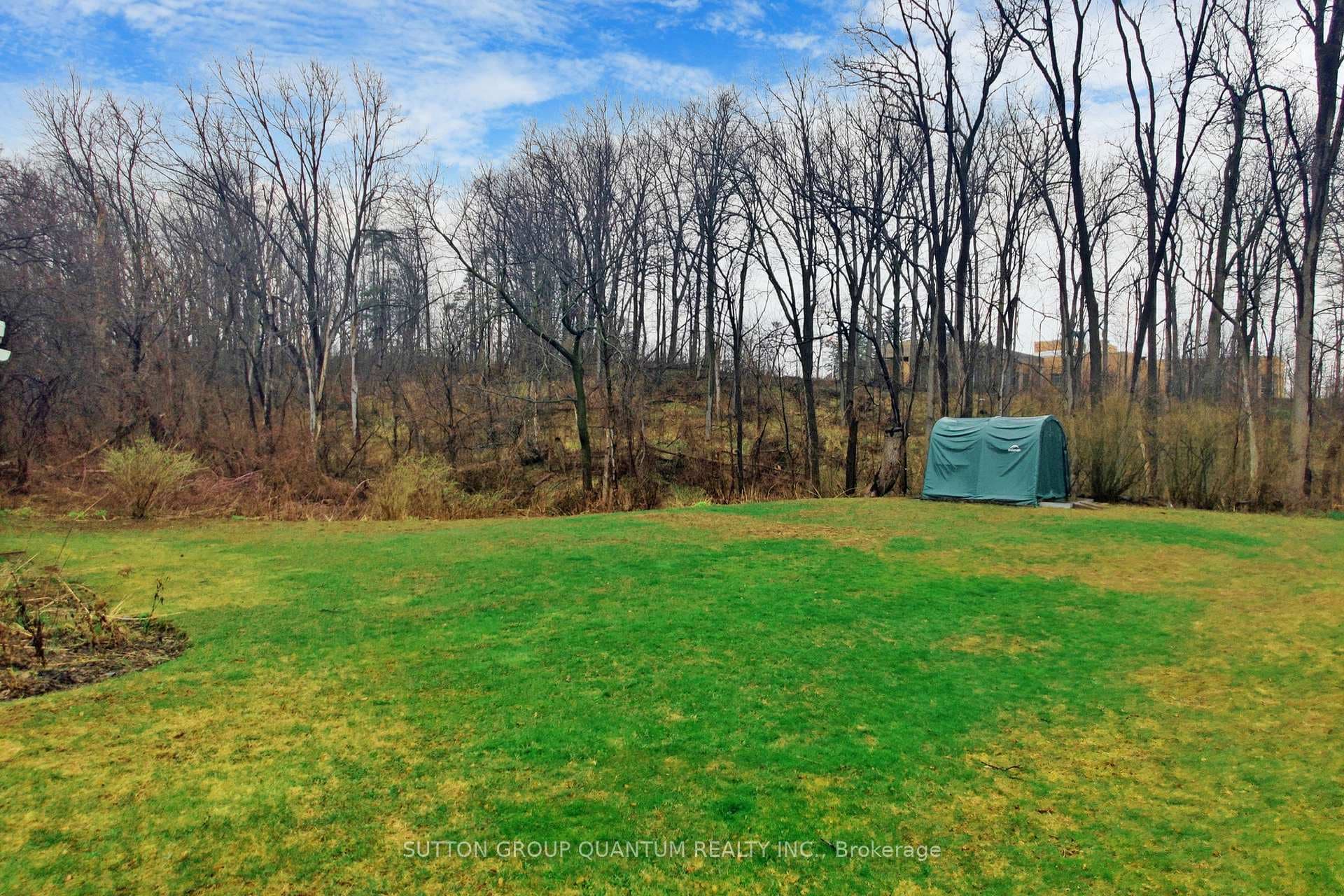 400 Maple Avenue photo 35