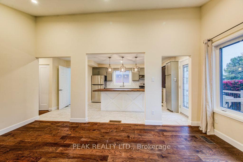 92 Brant Avenue photo 14