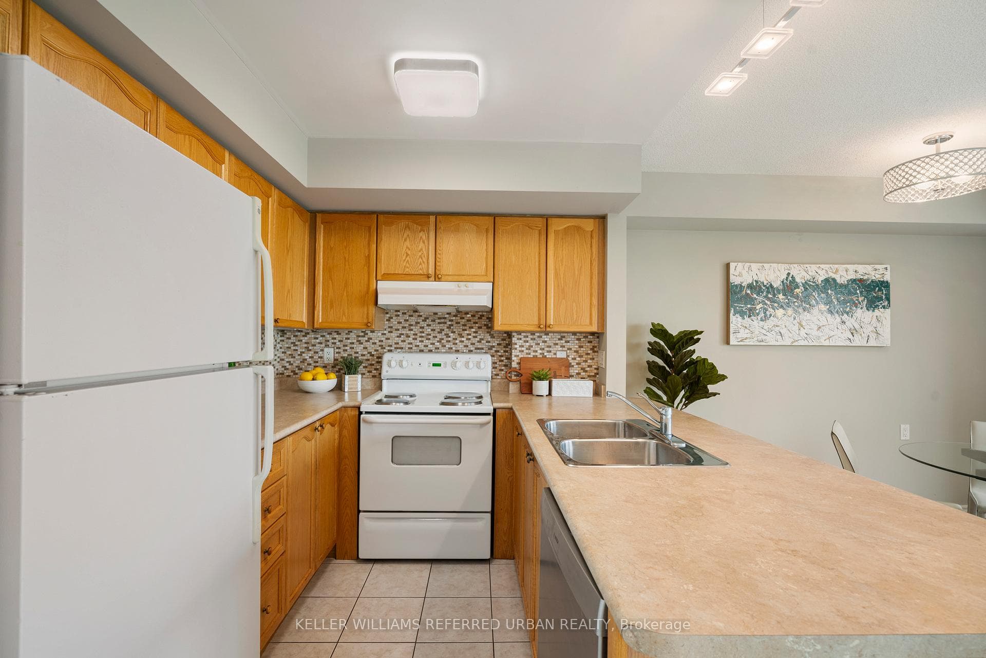 935 Sheppard Avenue Unit 906 photo 16
