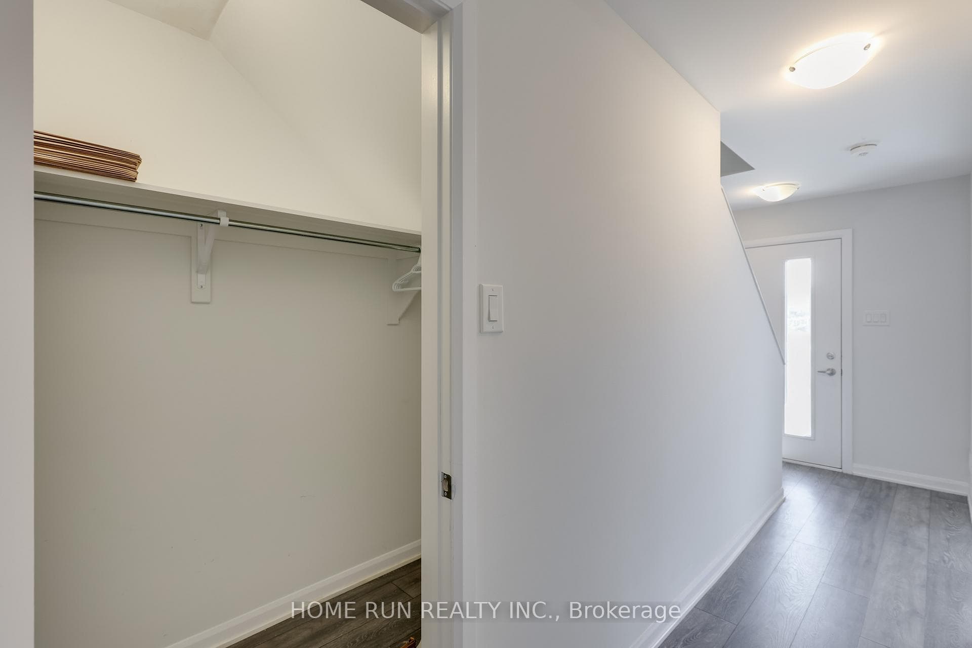 1123 Speedvale Crescent photo 8