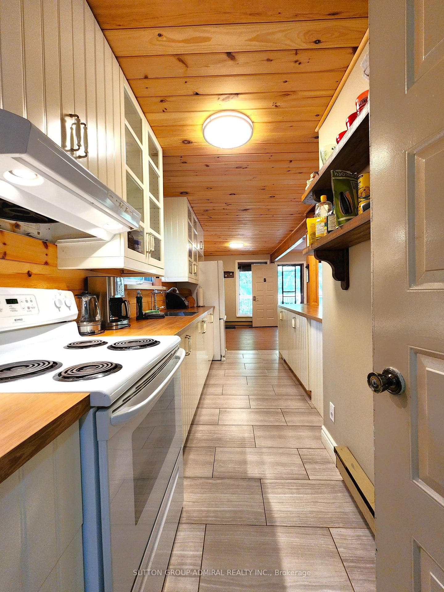 525 Waltonian Drive photo 4