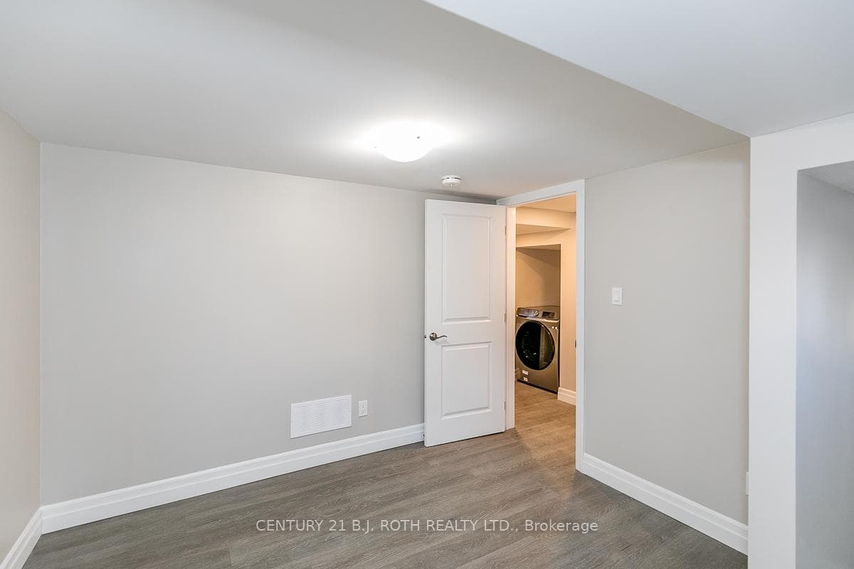 101 Peel Street photo 35