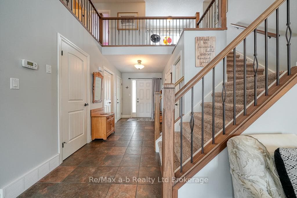 885 Ridgewood Drive photo 6