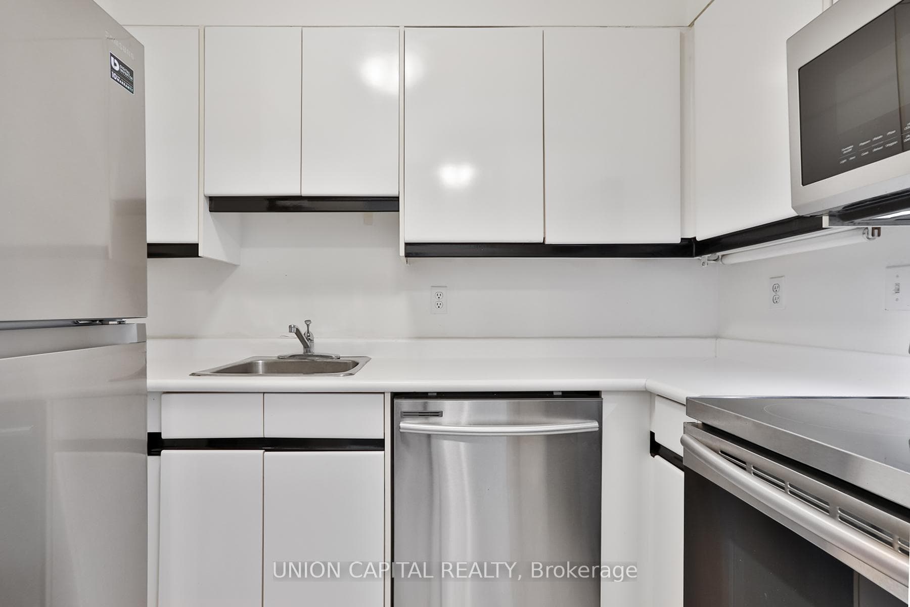 7 Carlton Street Unit 602 photo 7