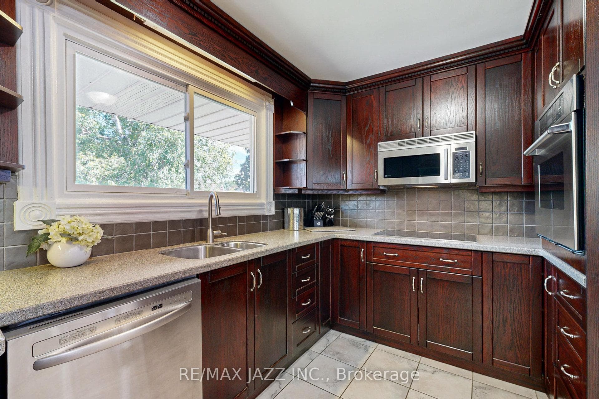 888 Walnut Court photo 10