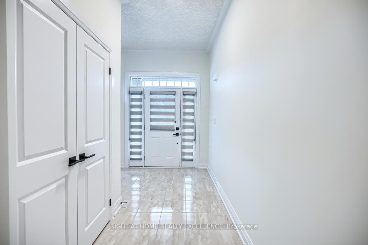 18 Shaded Creek Drive photo 4