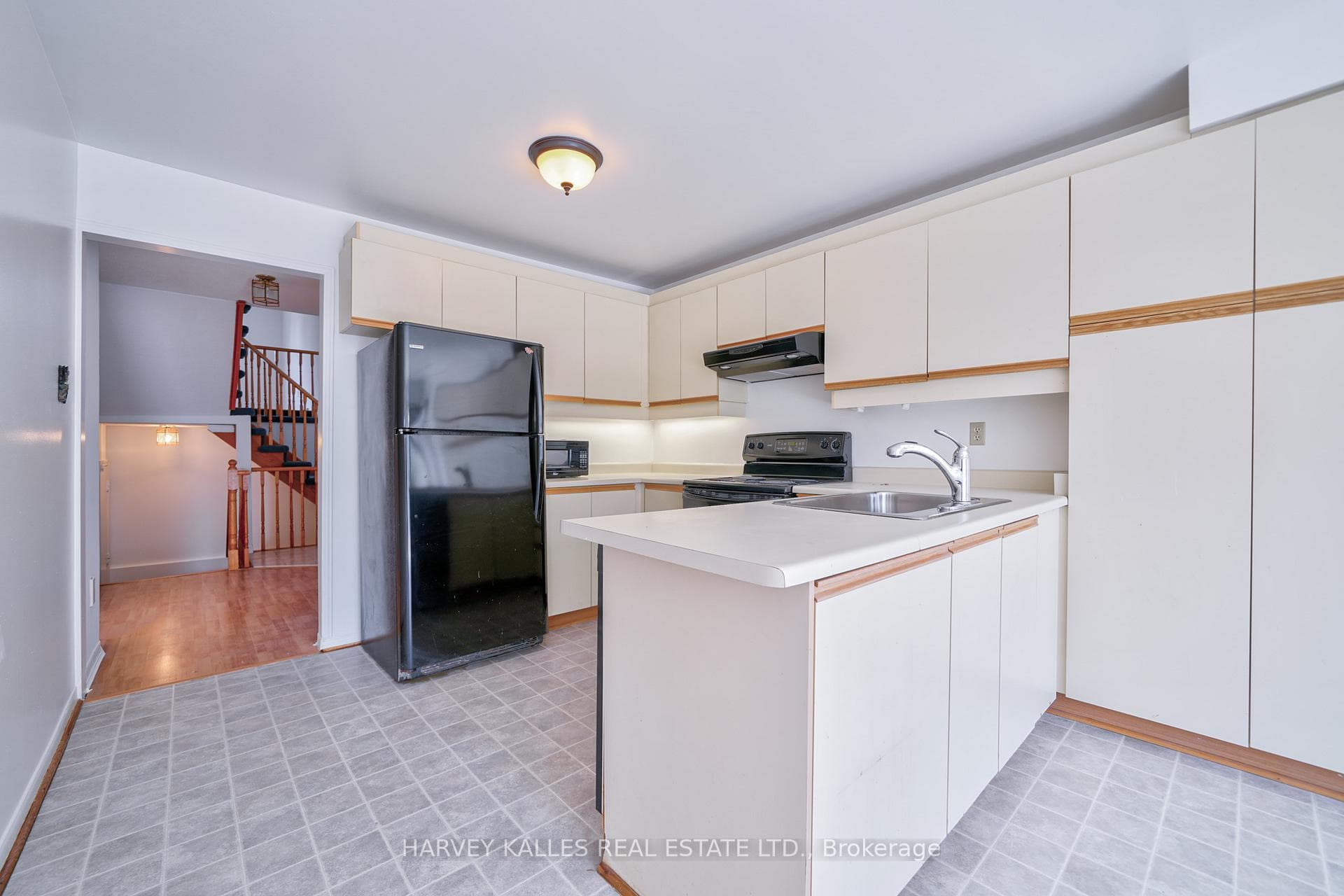 86 Bradbeer Crescent photo 17