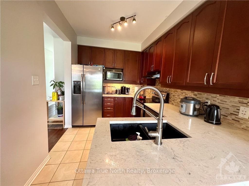 558 Pepperville Crescent photo 11