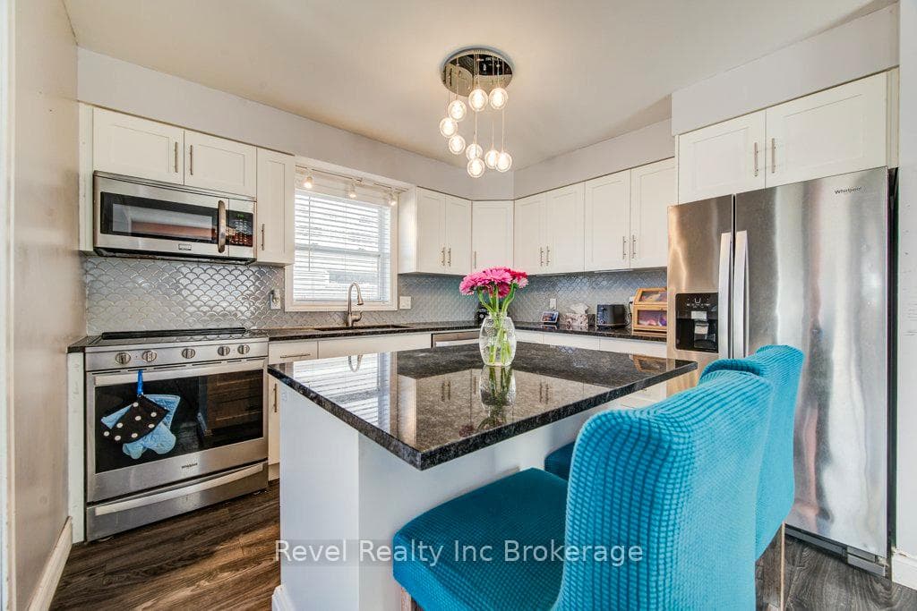733 Southwood Way photo 11