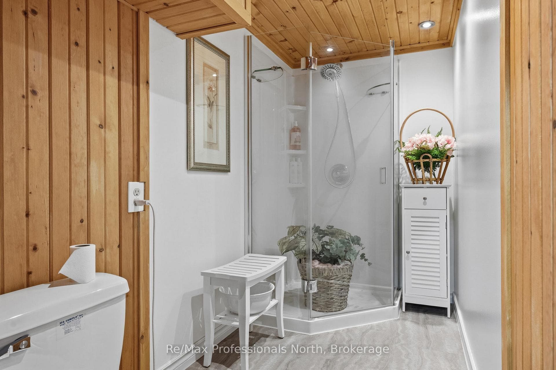 3569 Chetwynd Road photo 27