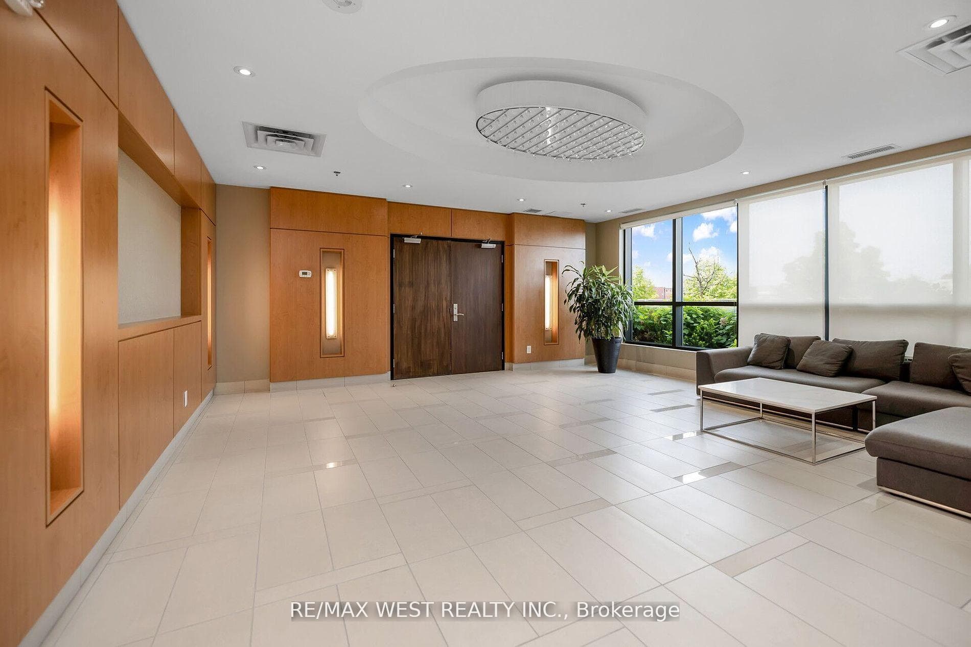 840 Queens Plate Drive Unit 1211 photo 9