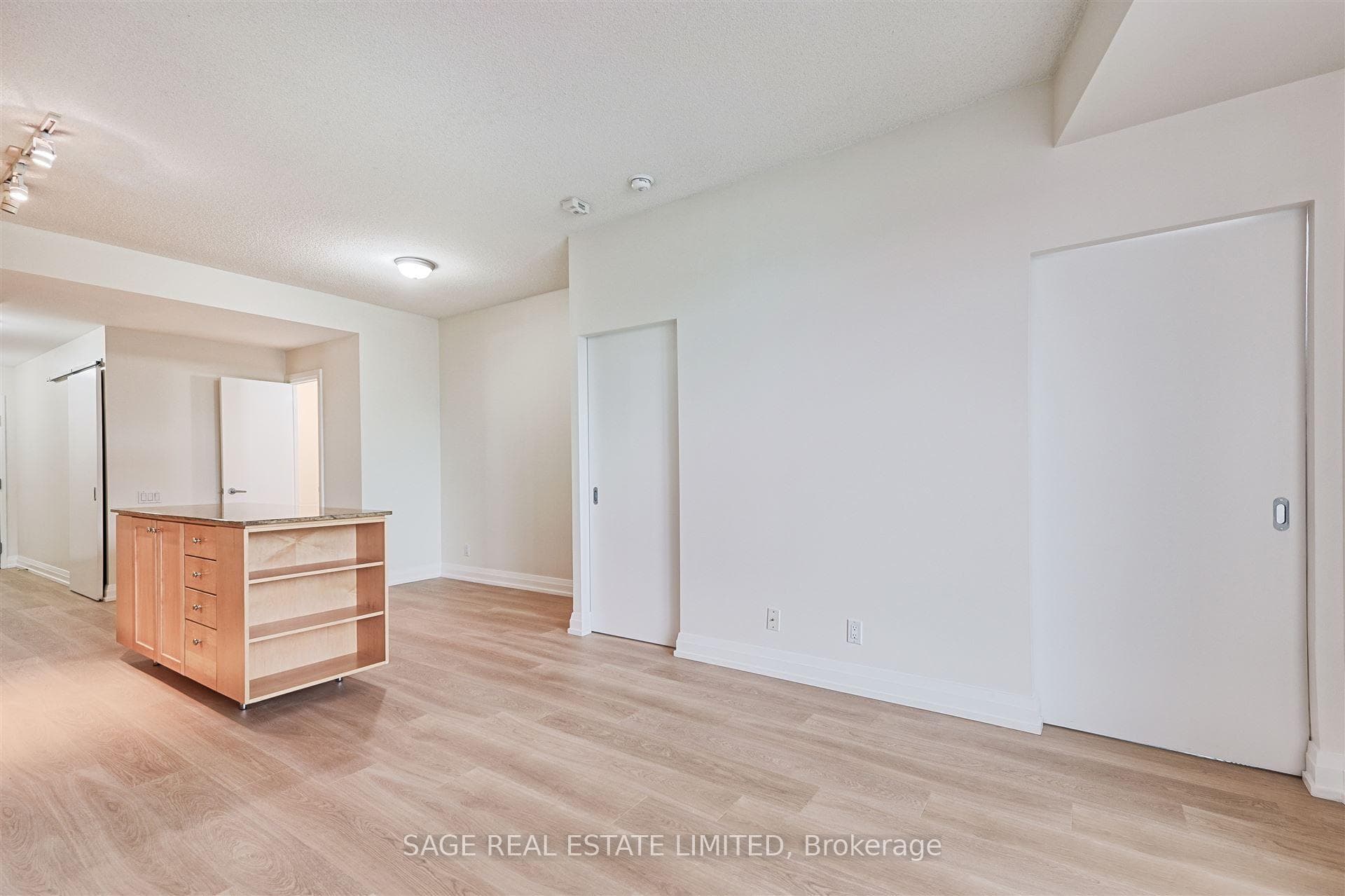 20 Scrivener Square Unit 906 photo 13