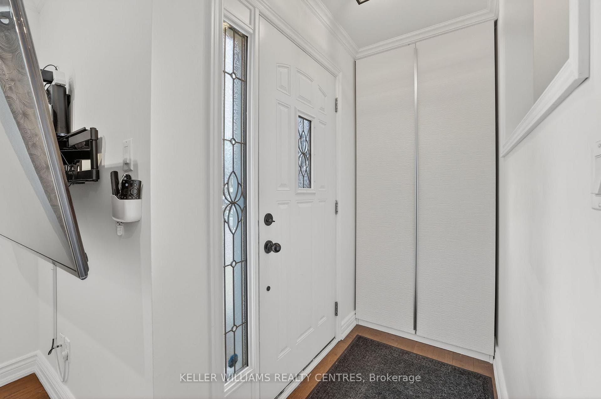 789 Elgin Street photo 4