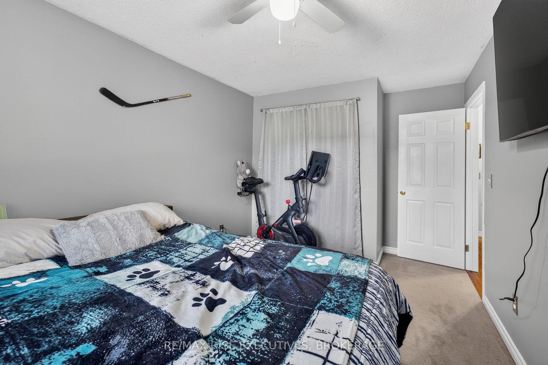 1560 Victoria Street photo 23