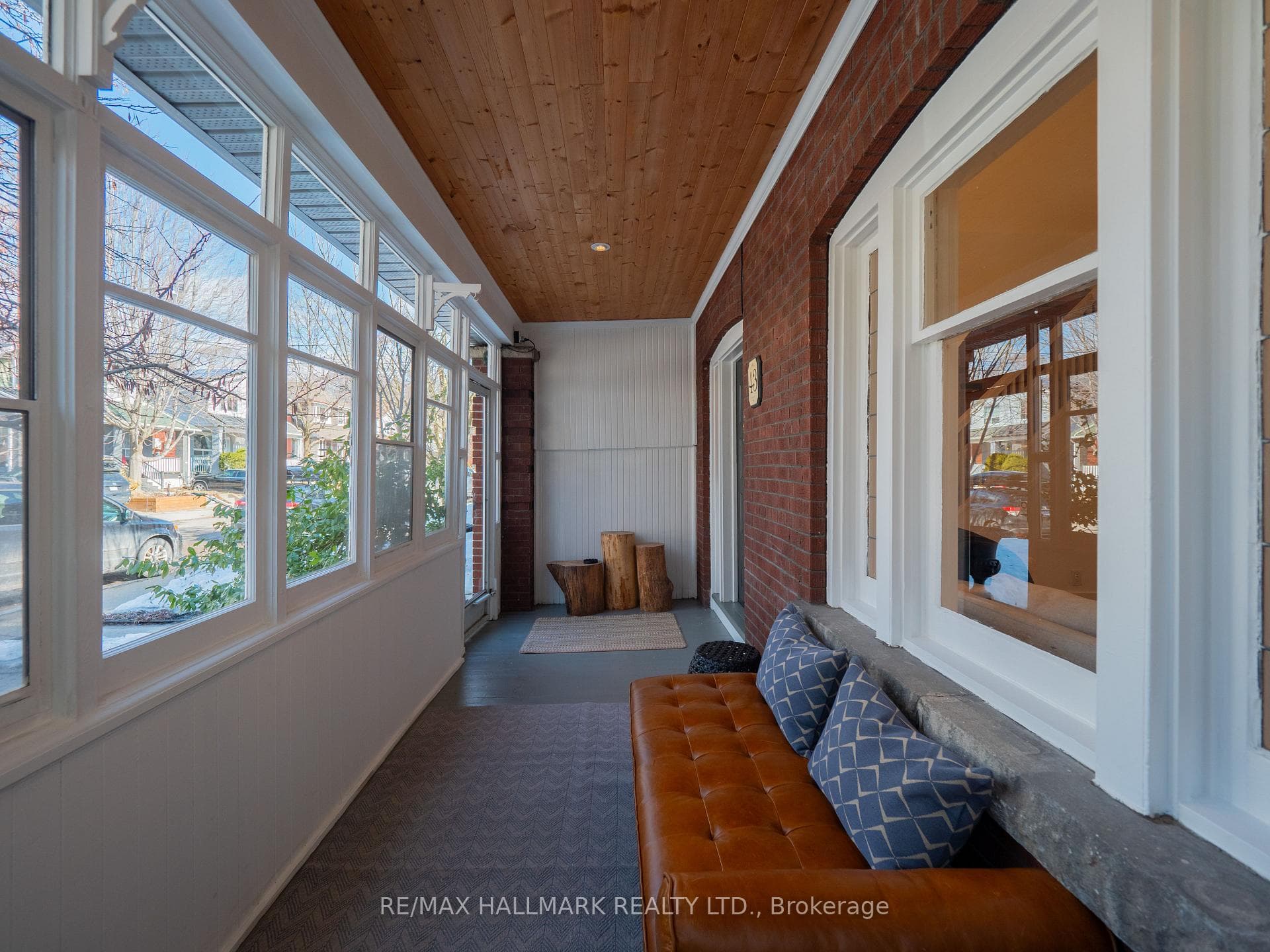 43 Robbins Avenue photo 3