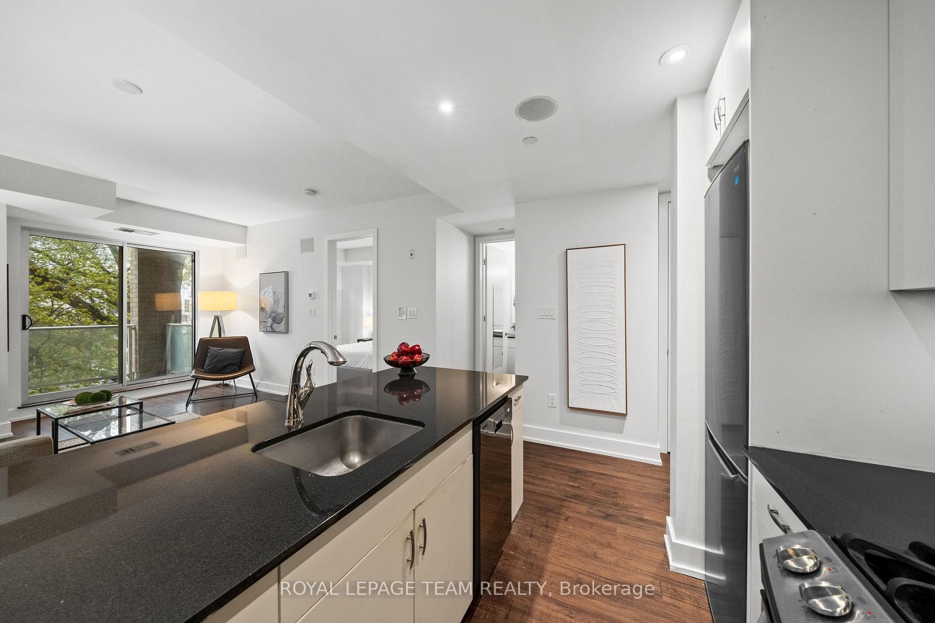 100 Champagne Avenue Unit 410 photo 11