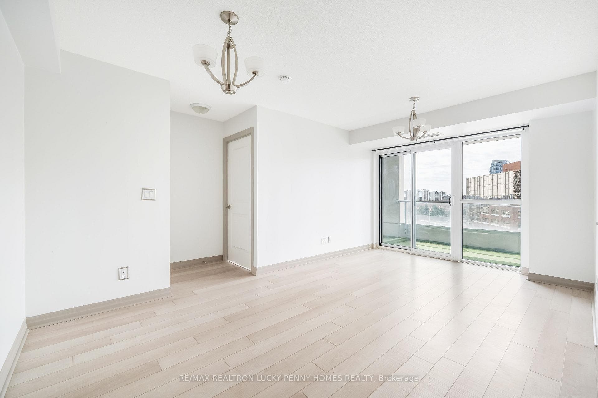 275 Yorkland Road Unit 711 photo 9