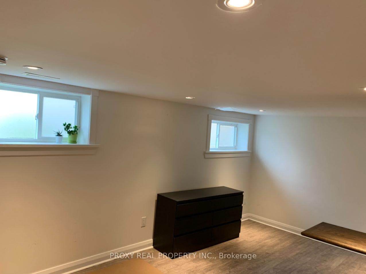 39 Winston Park Boulevard Unit Bachelor photo 3