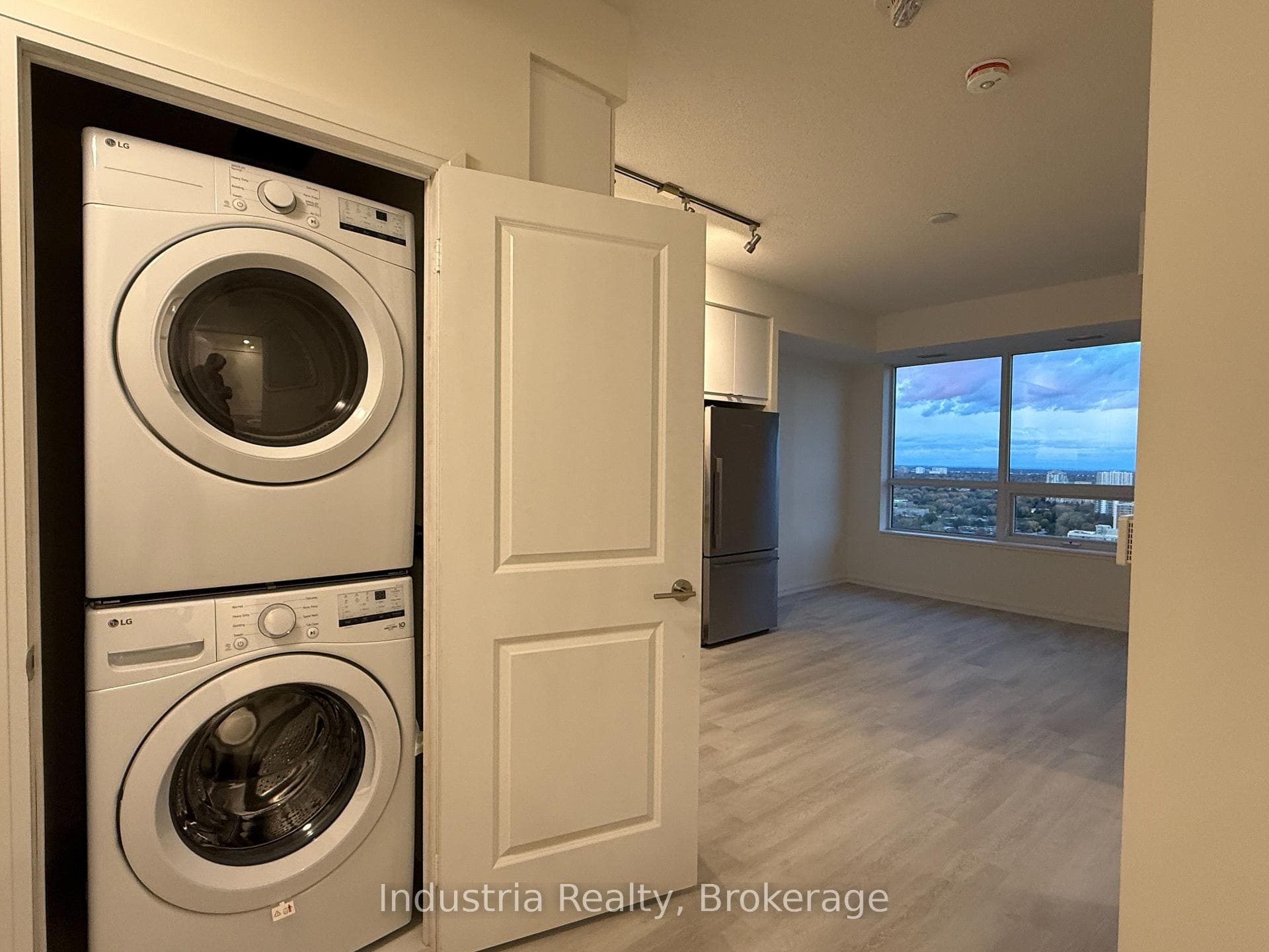 3270 Sheppard Avenue Unit 2430 photo 2
