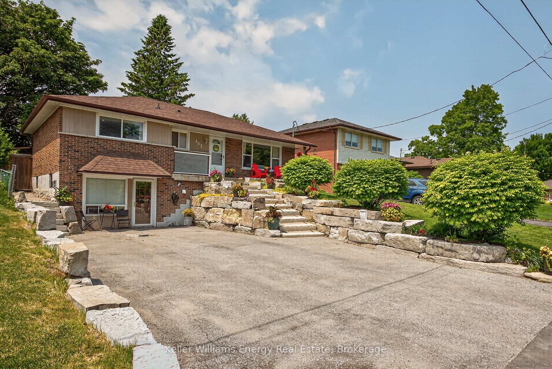 405 Bernhard Crescent photo 2