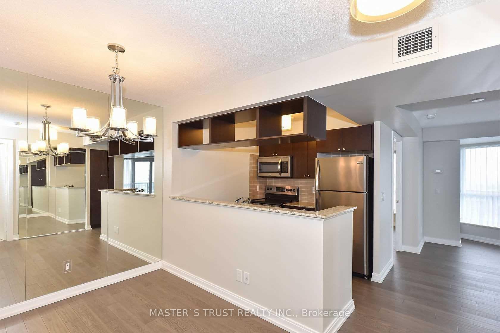 151 Village Green Square Unit 1807 photo 6