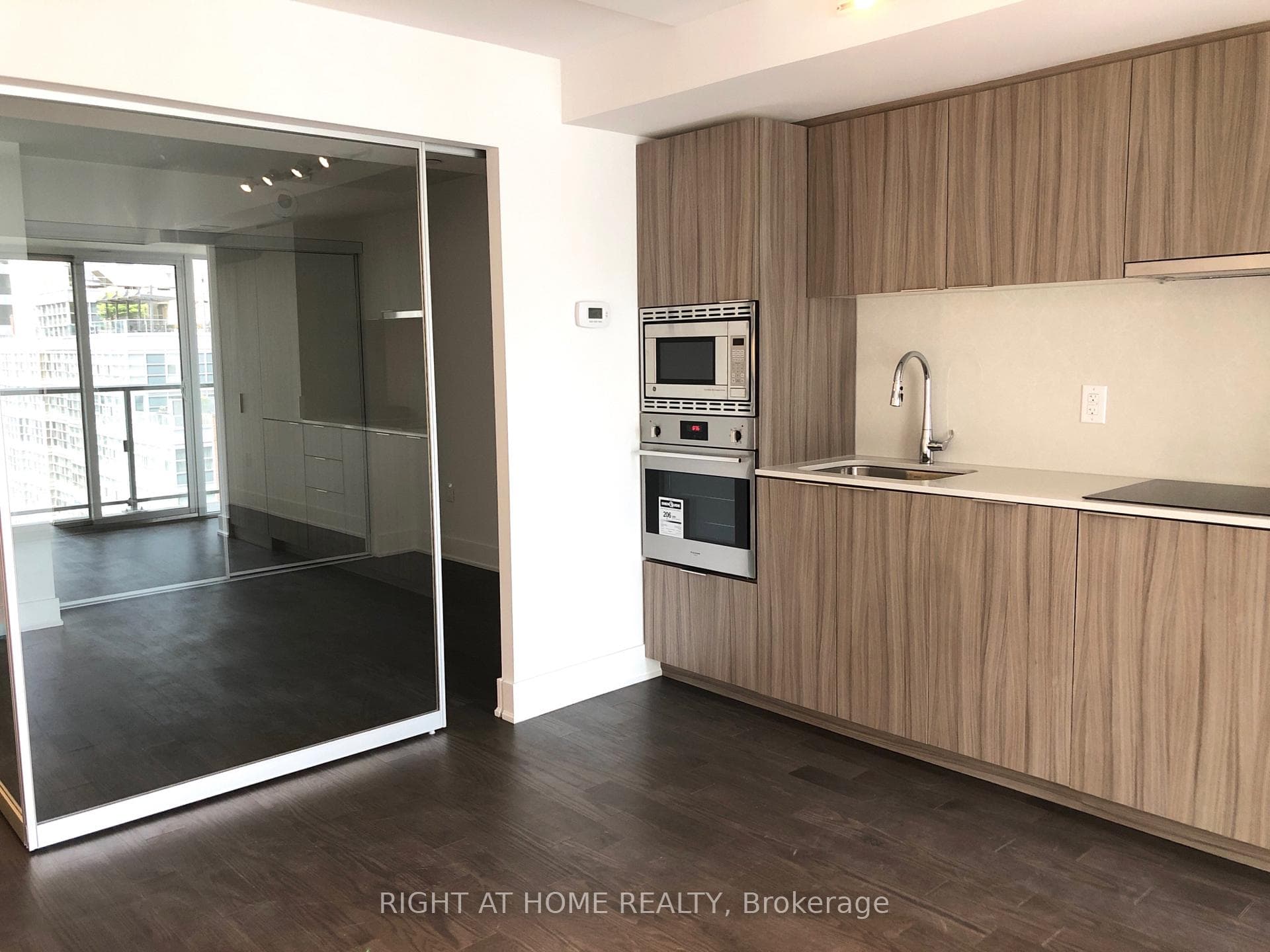 955 Bay Street Unit 1616 photo 19