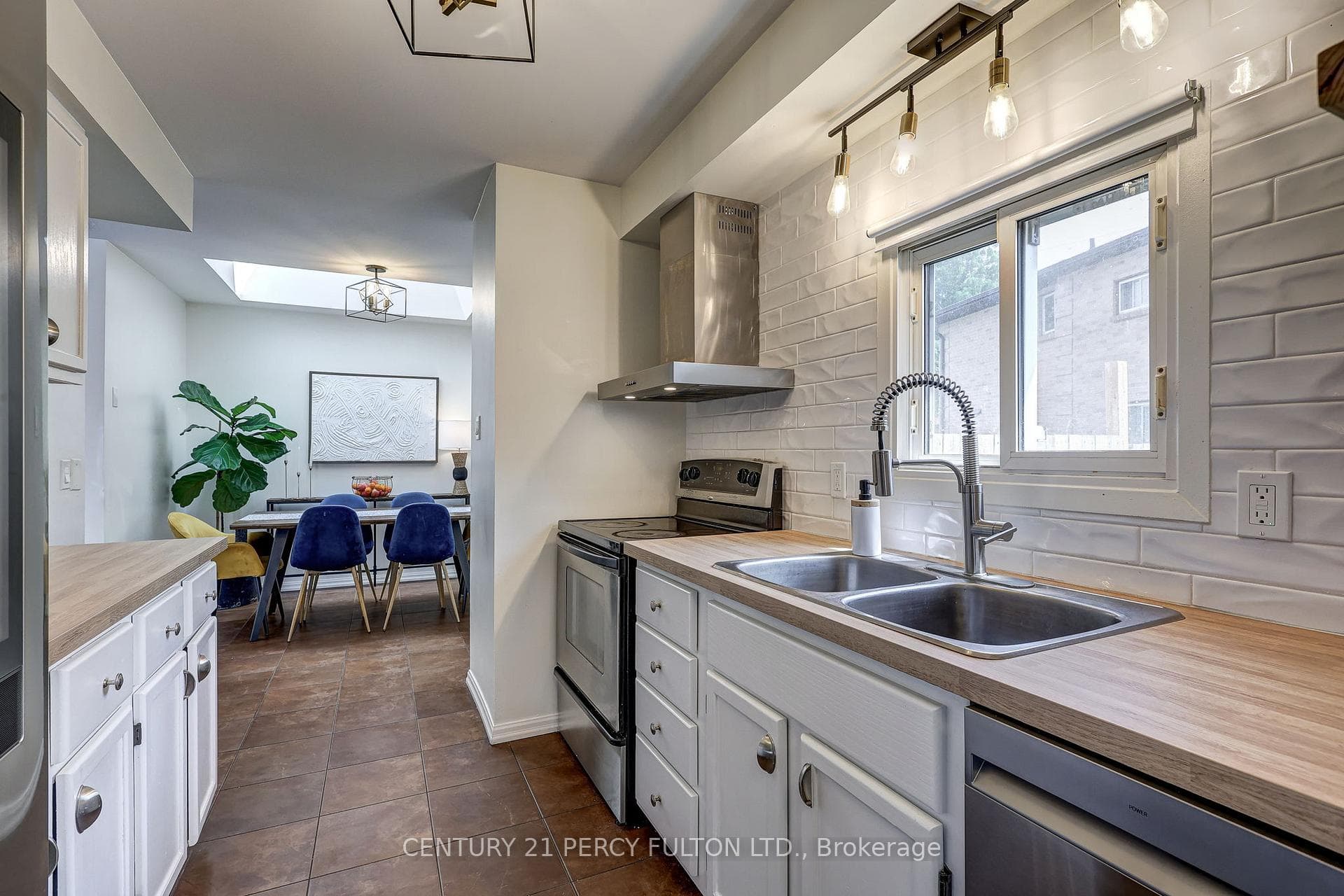 132 Sundridge Crescent photo 18