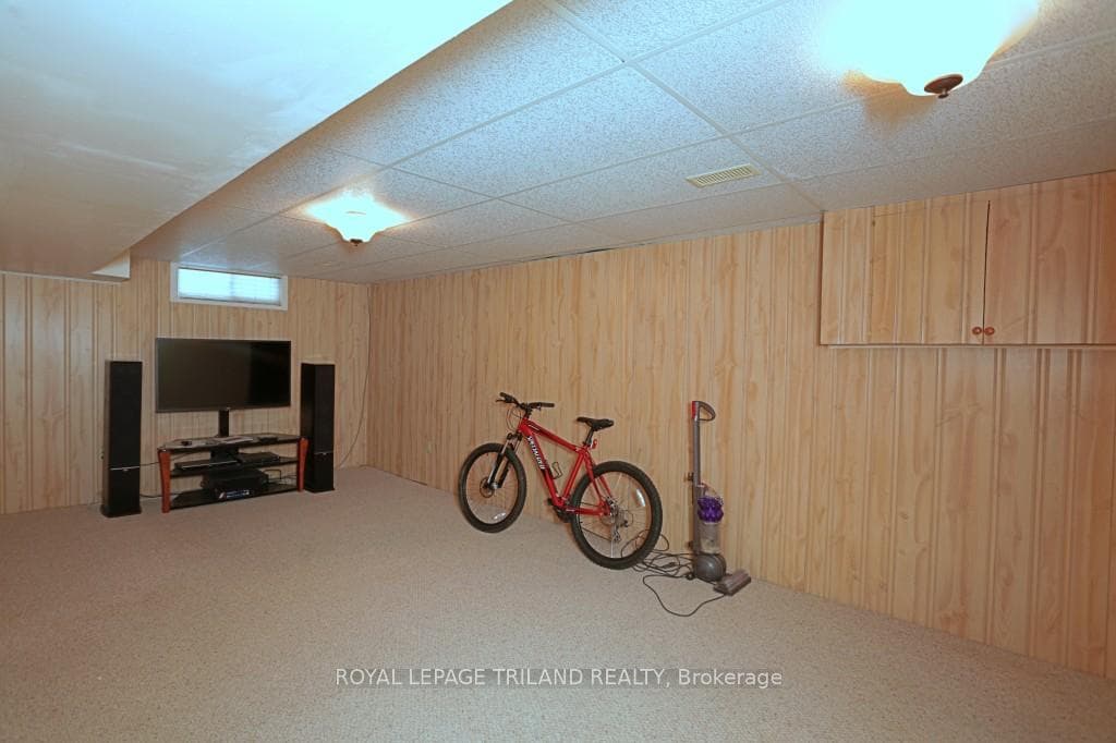 89 Renny Crescent photo 18