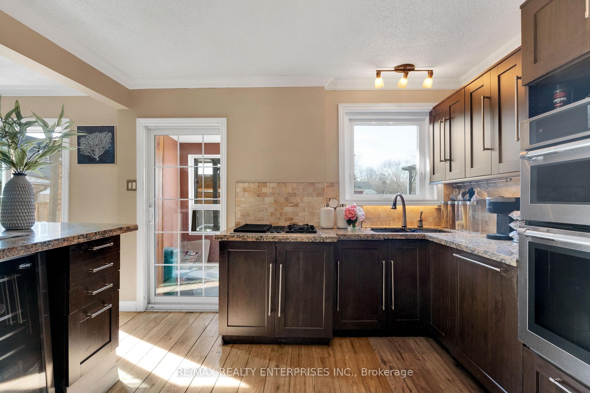 951 Atwater Avenue photo 9