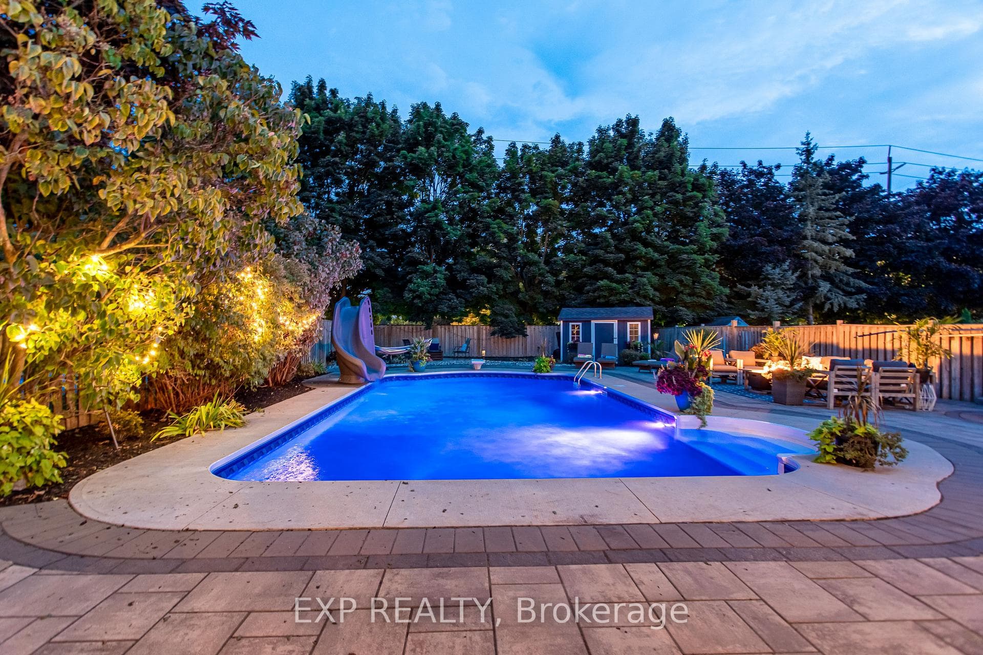 Gorgeous pool - Evening Ambiance