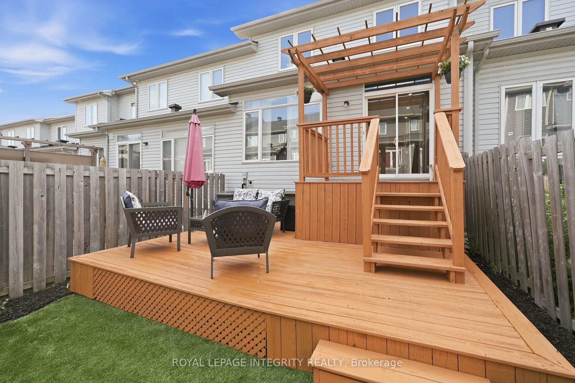 300 Rolling Meadow Crescent photo 34