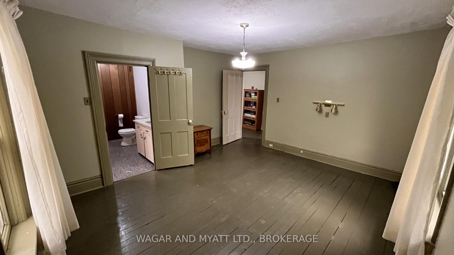 226 CAMDEN Road photo 16