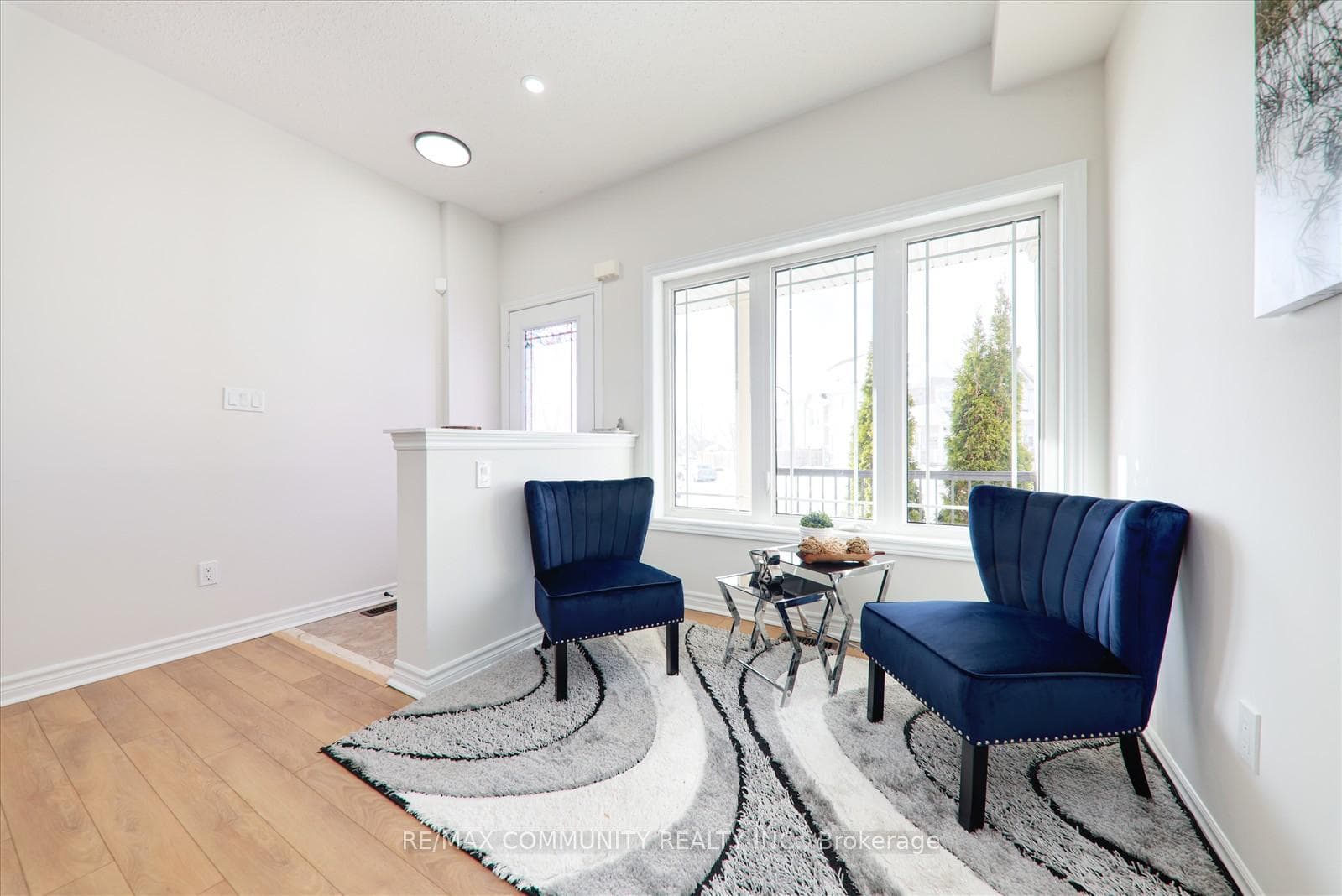 25 Mantz Crescent photo 7