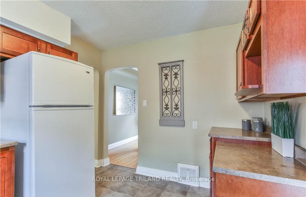 28 BEATTIE Avenue photo 8