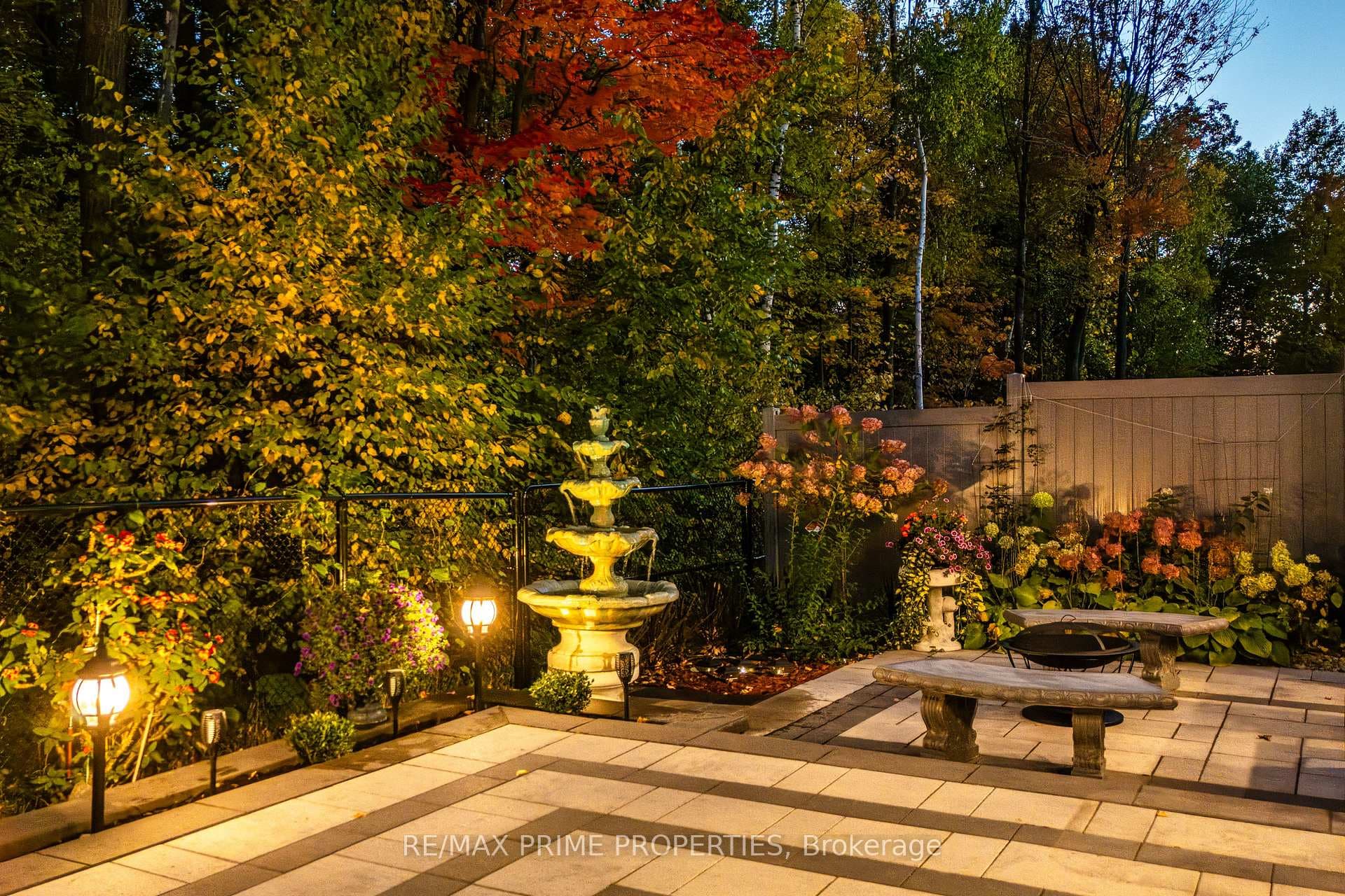 820 MERCIER Crescent photo 44