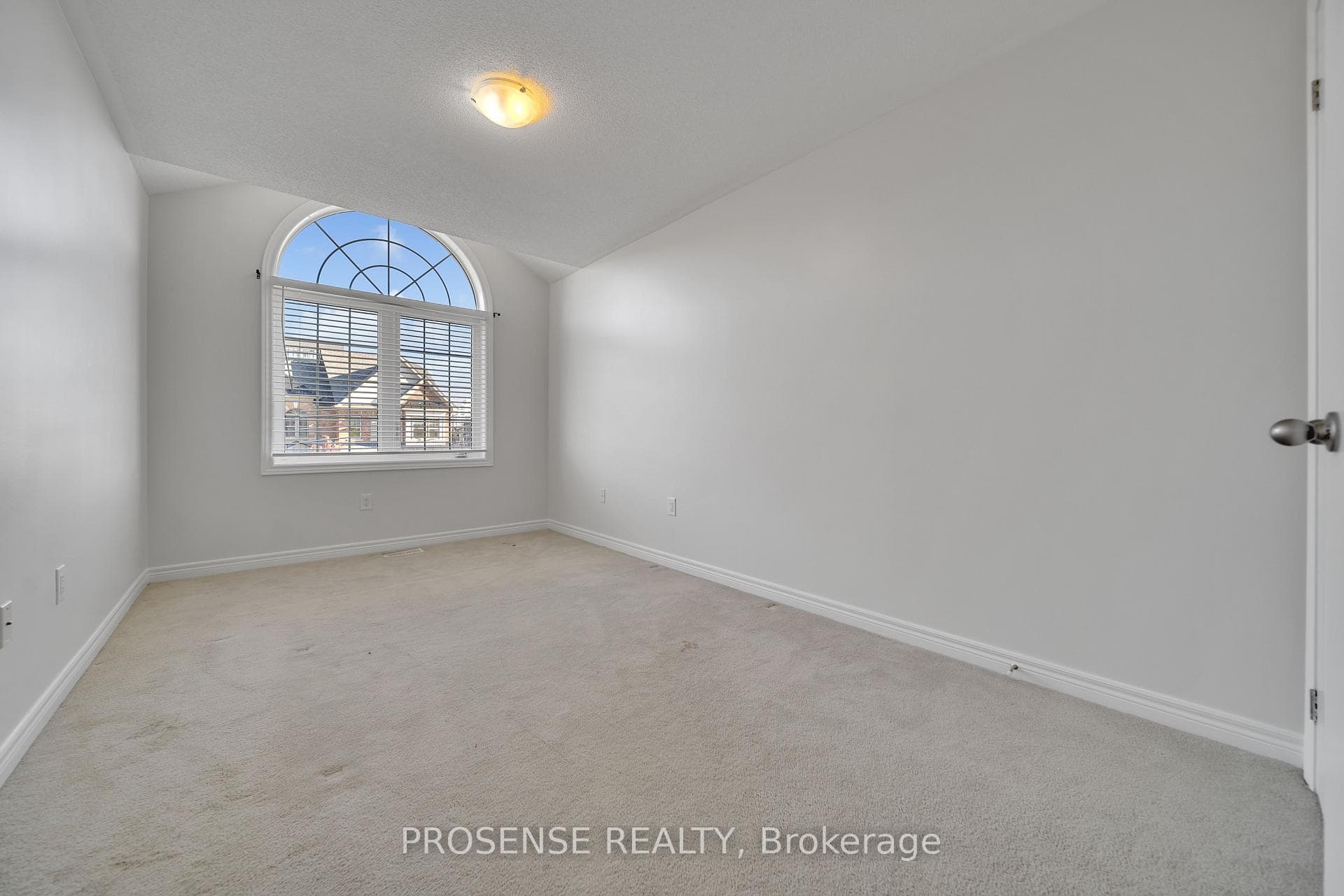 57 Kempsford Crescent photo 23