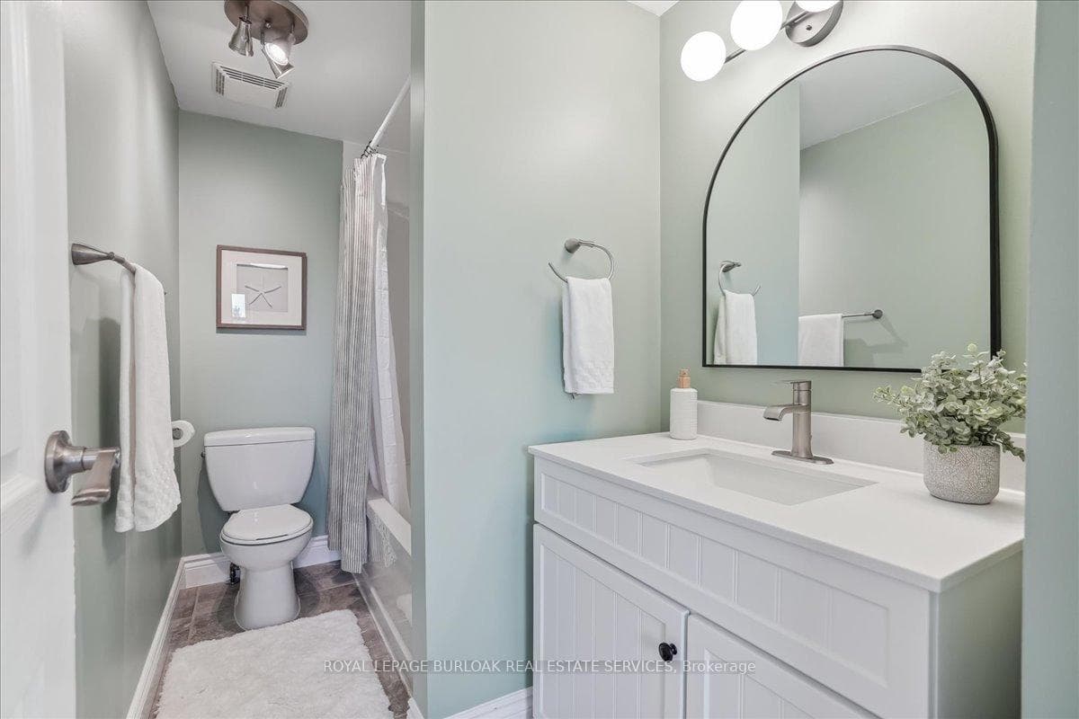 2275 Melissa Crescent photo 20