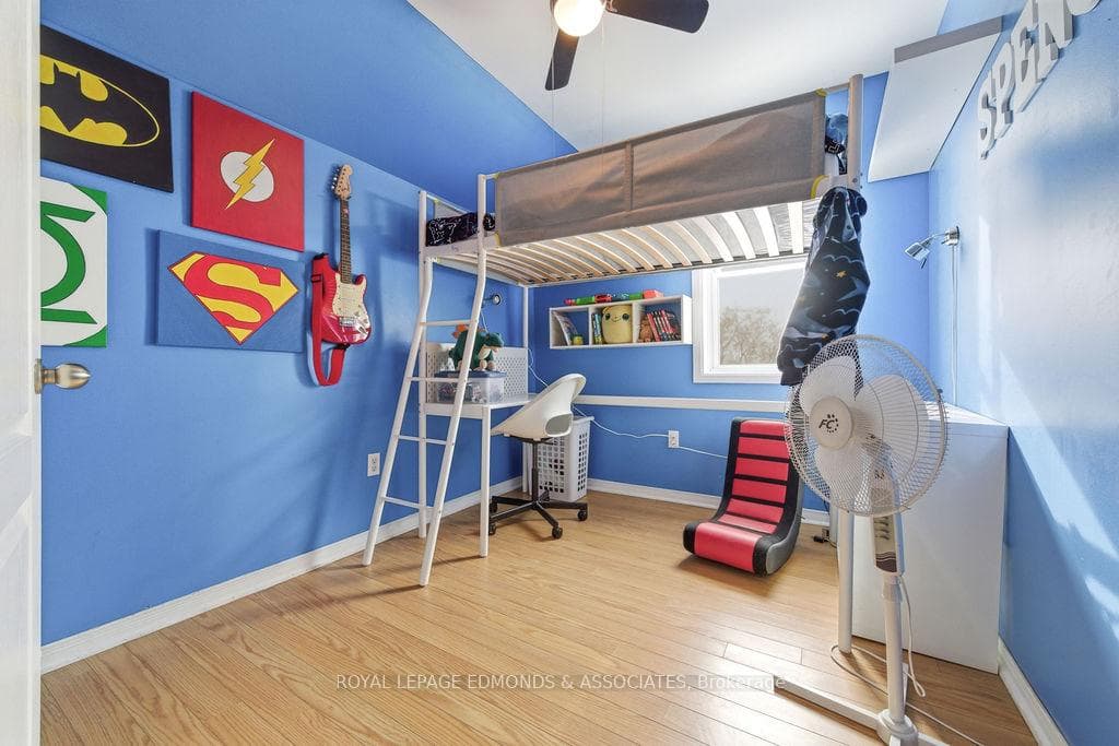 408 Moffat Street photo 32