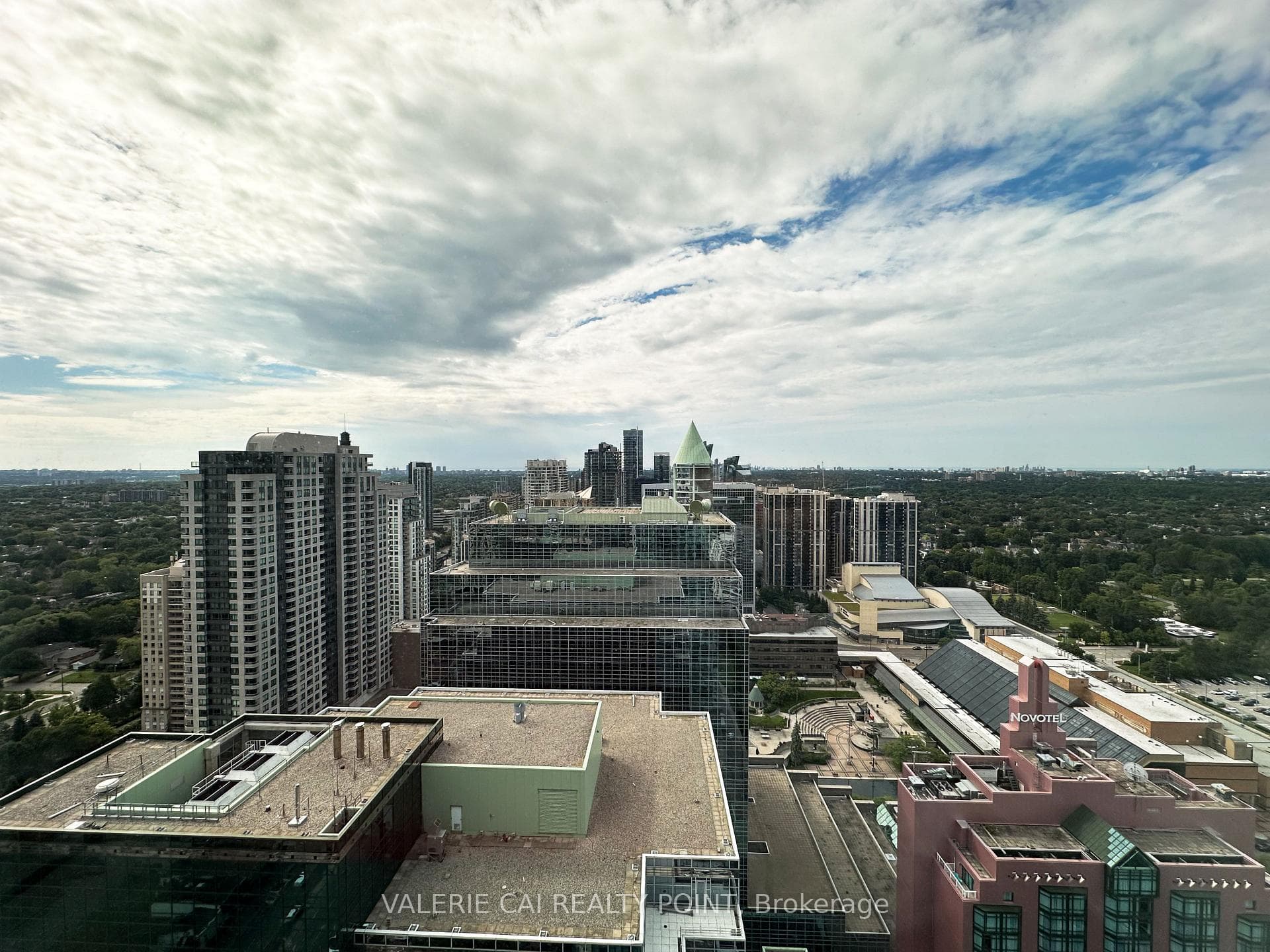 5162 Yonge Street Unit LPH609 photo 2