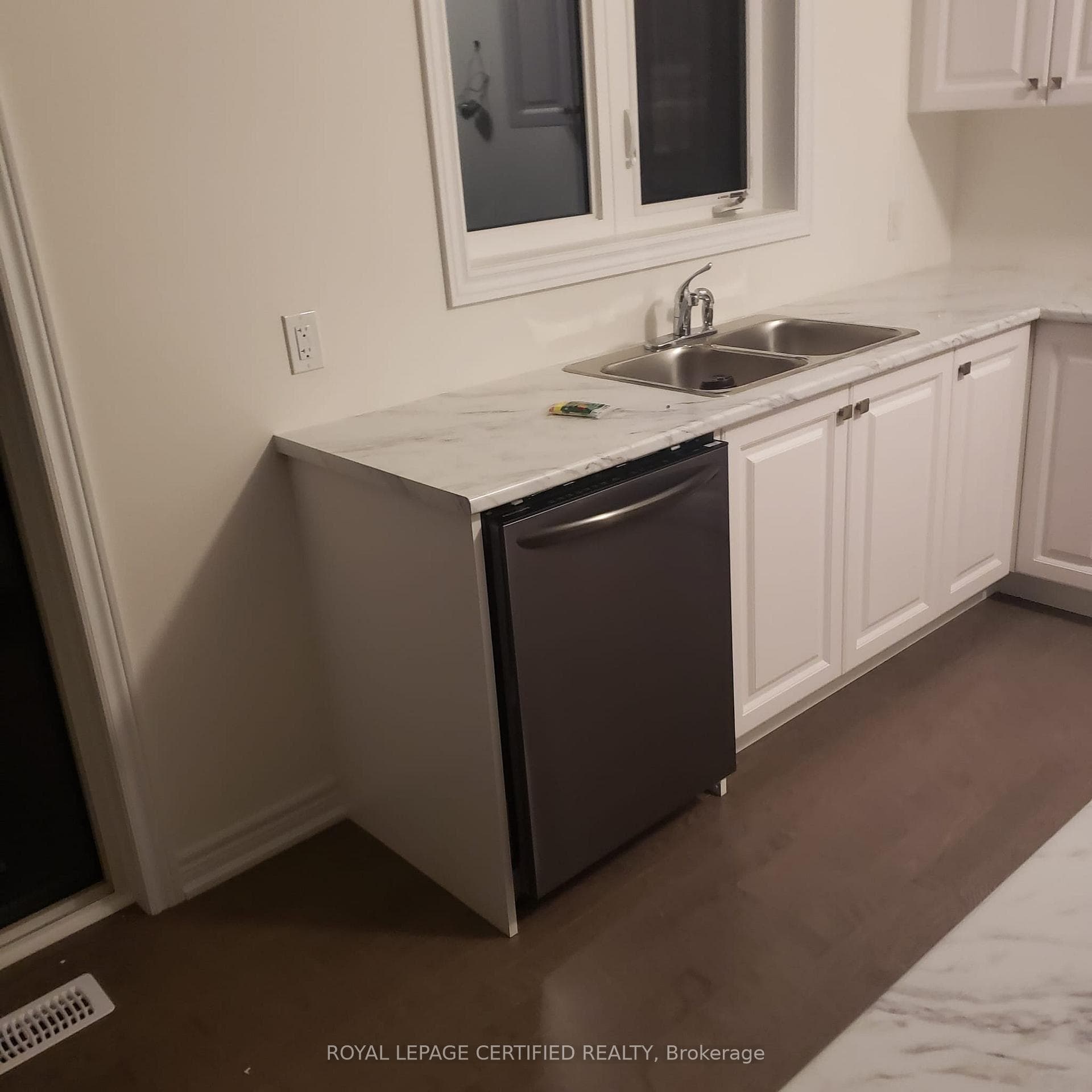 569 Red Elm Road photo 7