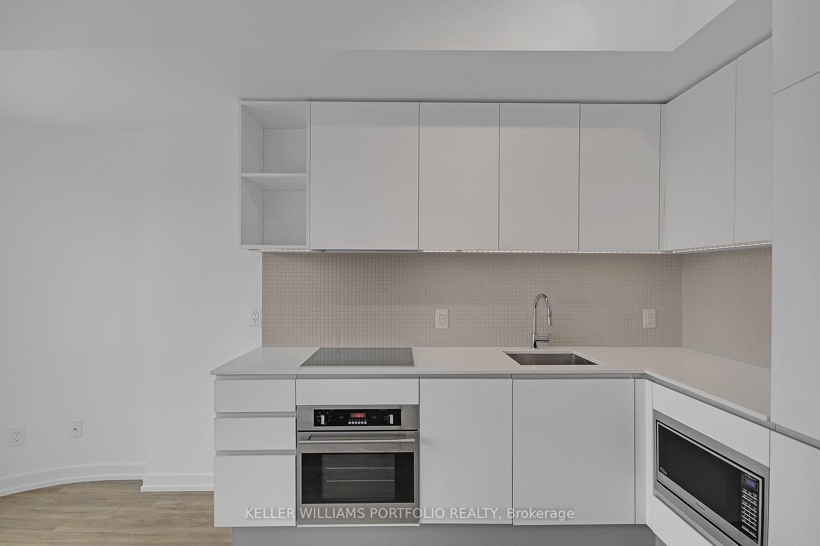 377 Madison Avenue Unit 523 photo 15