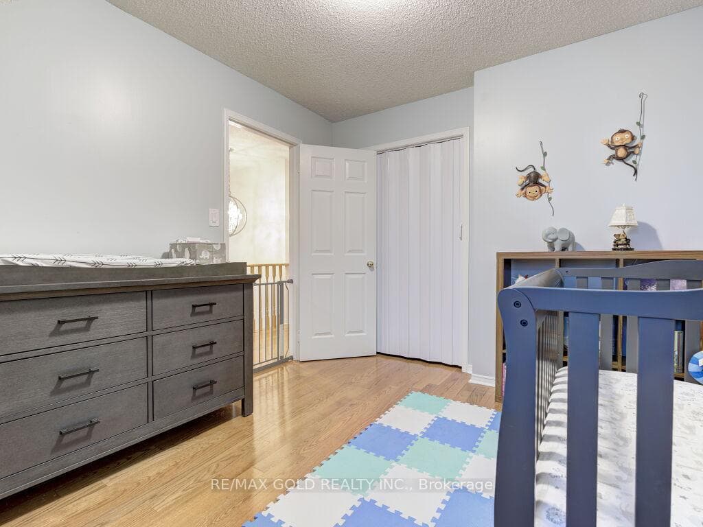 52 Sunley Crescent photo 32